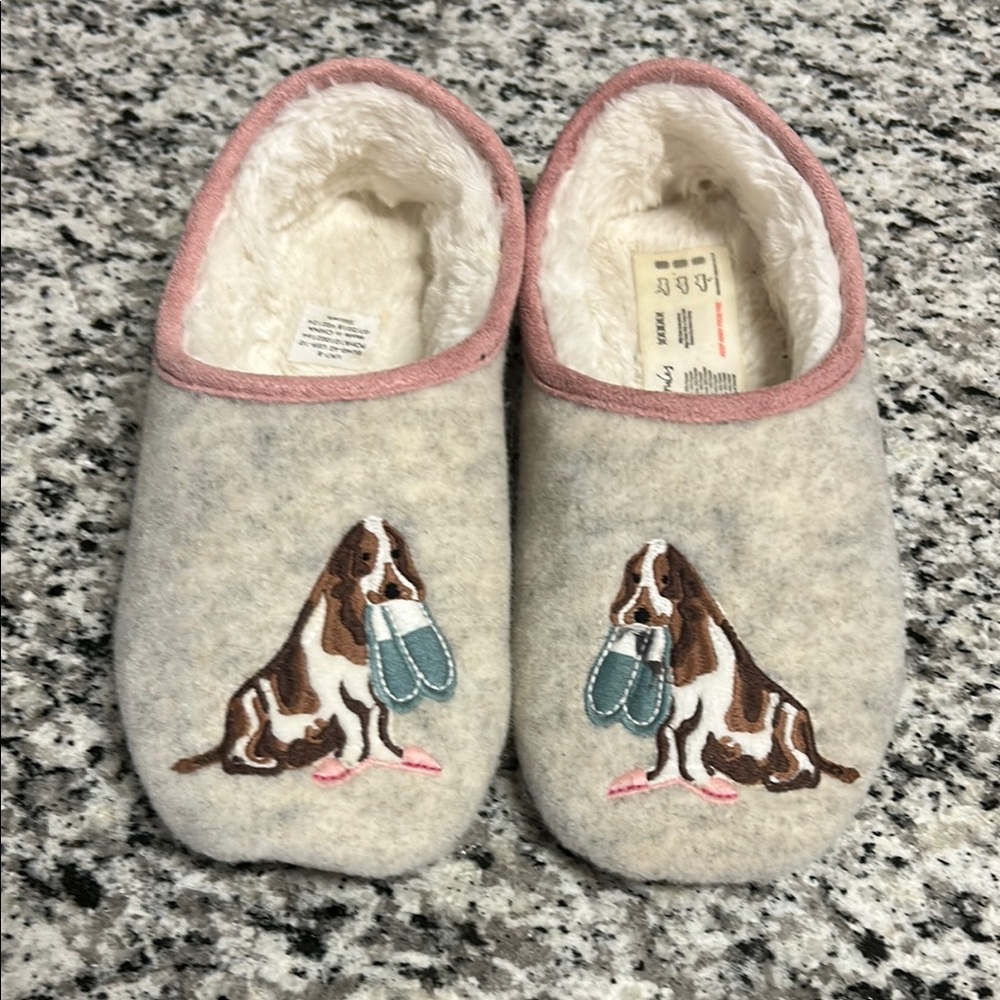 - Cozy Slippers with Dogs in Front Size 9-10 US